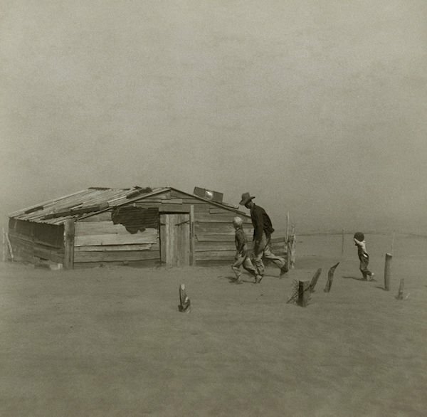 1280px-Farmer_walking_in_dust_storm_Cimarron_County_Oklahoma2