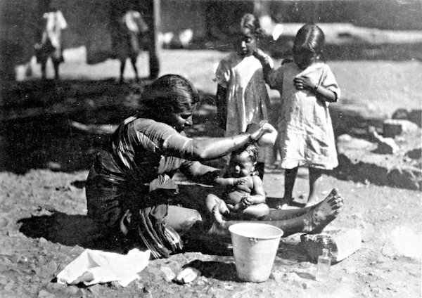 Bath_time_for_baby_in_hospital,_India,_1951_(16801794648)